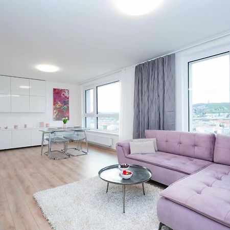 Danubius One - Spacious Apartment W Free Parking บราติสลาวา ภายนอก รูปภาพ