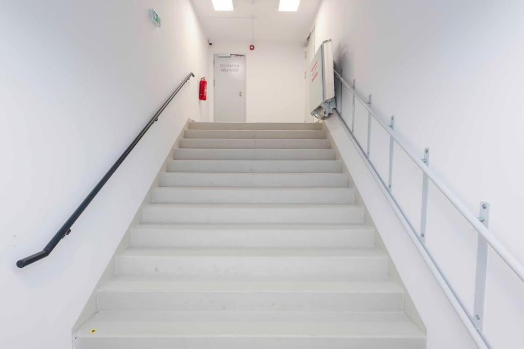 Danubius One - Spacious Apartment W Free Parking บราติสลาวา ภายนอก รูปภาพ