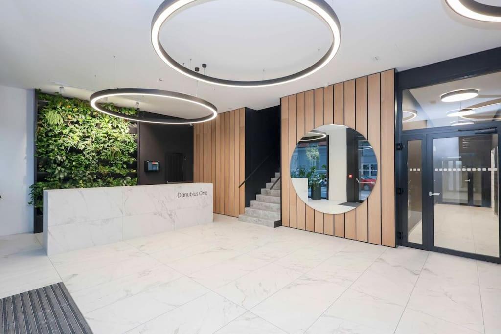 Danubius One - Spacious Apartment W Free Parking บราติสลาวา ภายนอก รูปภาพ