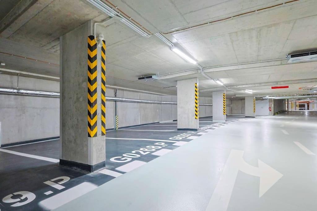 Danubius One - Spacious Apartment W Free Parking บราติสลาวา ภายนอก รูปภาพ