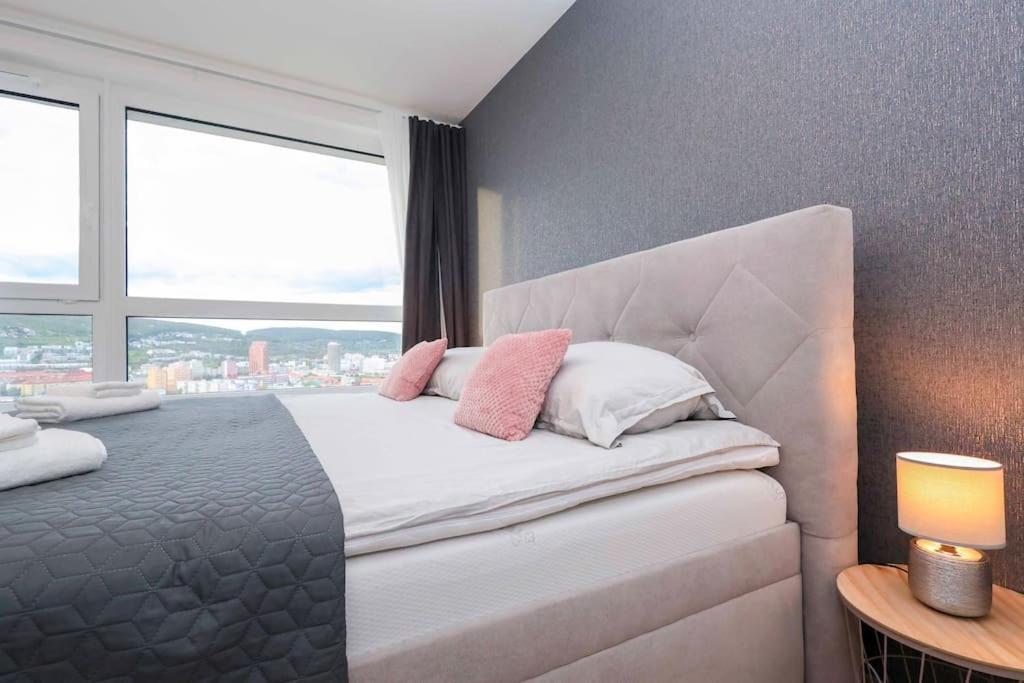 Danubius One - Spacious Apartment W Free Parking บราติสลาวา ภายนอก รูปภาพ