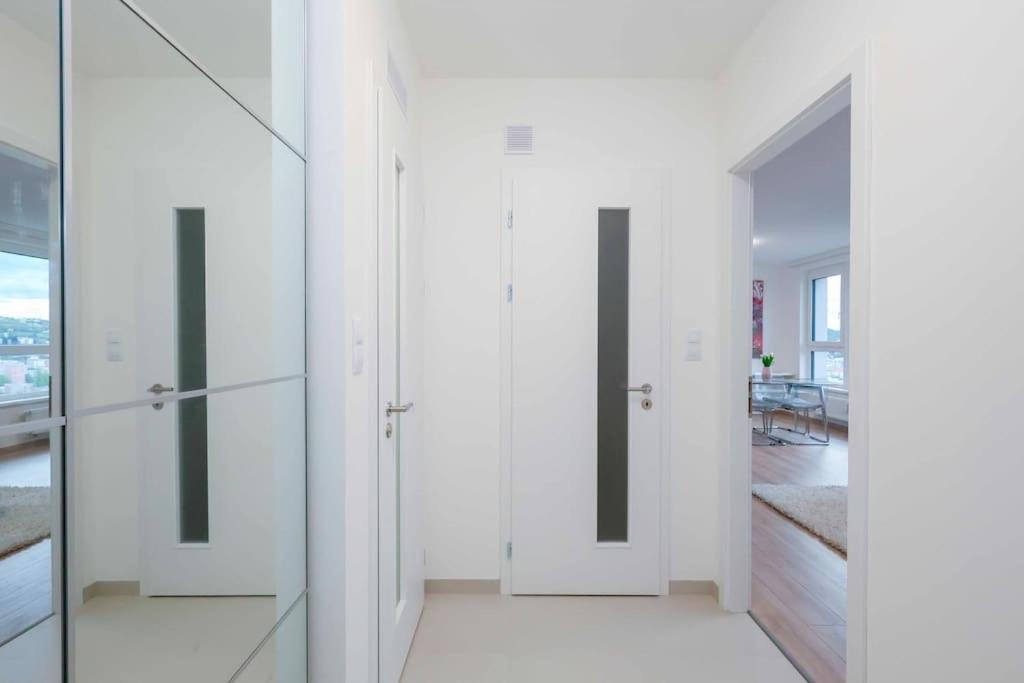 Danubius One - Spacious Apartment W Free Parking บราติสลาวา ภายนอก รูปภาพ