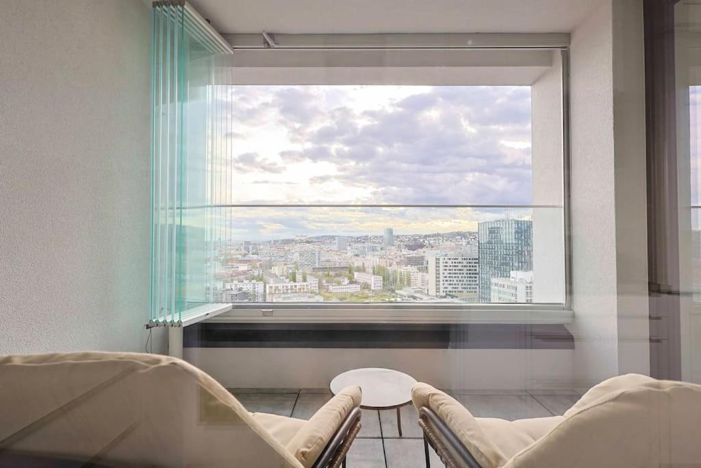 Danubius One - Spacious Apartment W Free Parking บราติสลาวา ภายนอก รูปภาพ